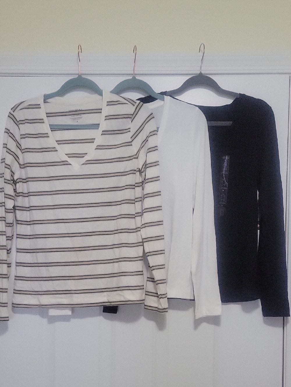 Lot Of 3 Banana Republic V-neck Timeless Tees Size M